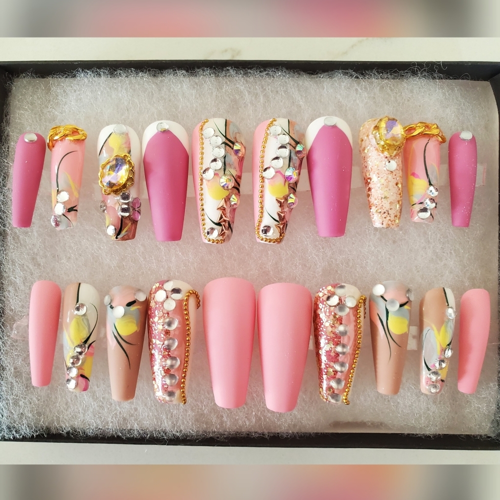 Luxurious press-on Nails - Picture 13 of 16